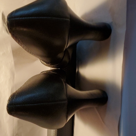 Banana Republic Olive Green Leather Wedges with wood heel - Picture 4 of 6